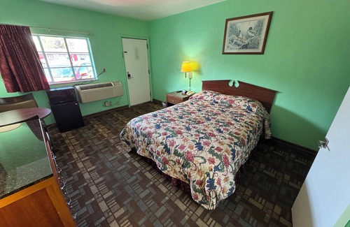 Columbus Hotel | Private Room on Main Near Bexley - 33