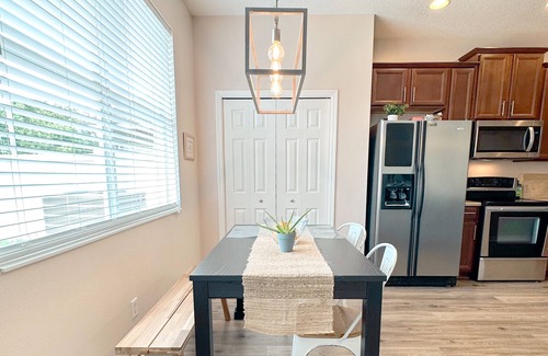 Ruskin House | Private Room w/wifi & minutes to I-75