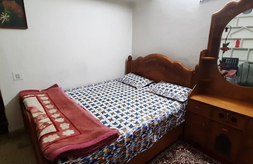 Mehdipatnam House | Private room with attached bathroom