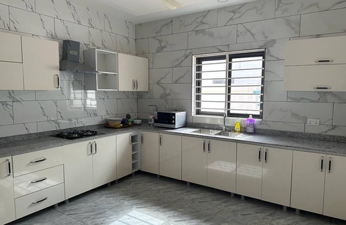 Adenta House | Private rooms in a cosy 4-bedroom house in a gated community