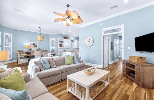 Villages of Crystal Beach House | Private Saltwater Pool - 3 Min Walk to Beach - Crystal Beach - Sleeps 10!