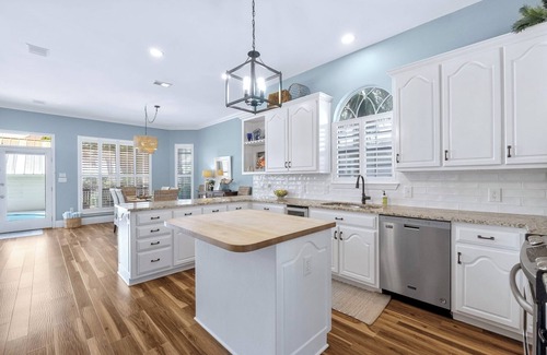 Villages of Crystal Beach House | Private Saltwater Pool - 3 Min Walk to Beach - Crystal Beach - Sleeps 10!
