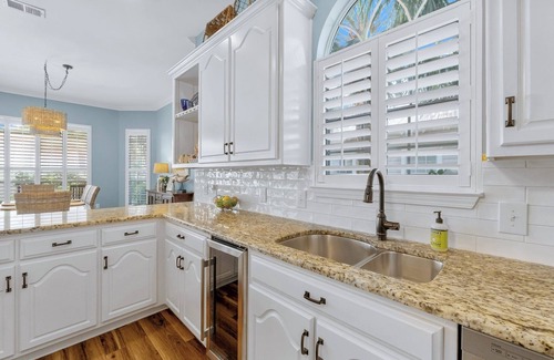 Villages of Crystal Beach House | Private Saltwater Pool - 3 Min Walk to Beach - Crystal Beach - Sleeps 10!