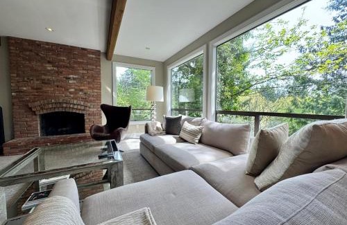 Northwest Bellevue House | Private Sanctuary in the City