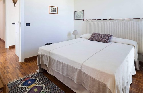 Augusta Villa | Private seafront villa with swimming pool