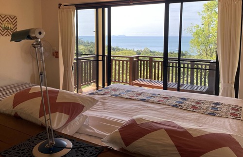 Ko Lanta Villa | Private seaview villa with infinity pool, amazing sunsets, 6 mins walk to beach.