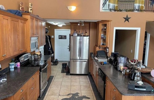 Division No. 11 House | Private Secluded House and yard on Beautiful 1/4 section - Pet Friendly