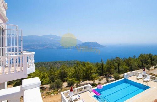 Kas House | Private secluded villa with fabulous views of the Kalkan Bay