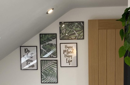 Grove Green House | Private self-contained flat- shared front entrance