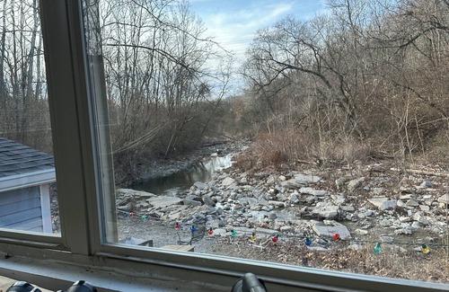 Latonia House | Private setting between flowing creeks, minutes from Cincinnati attractions.
