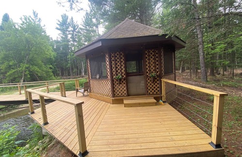 West Branch Cabin | Private setting in the woods on the Rifle River. 8 mi from Dream &Nightmare