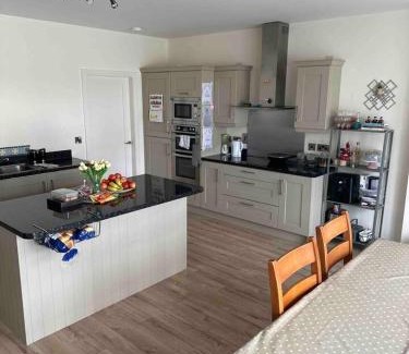 Sutton Cross House | Private single bedroom in beautiful house