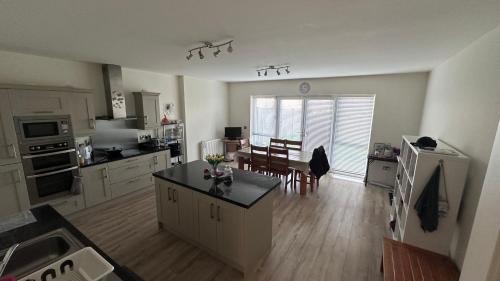 Sutton Cross House | Private single bedroom in beautiful house