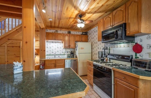 Kings Beach House | Private, Ski & Golf, Close to 4 Ski Areas, Allergy friendly, No pets please