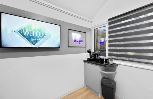 Maerdy Apartment | Private Spa Apartment in Maerdy – Hot Tub, Sauna & Lounge Escape