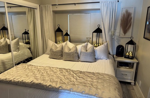 Lake Havasu City Resort | Private Spa On Water, King Bed, private steps to water