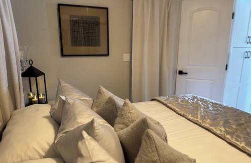 Lake Havasu City Resort | Private Spa On Water, King Bed, private steps to water