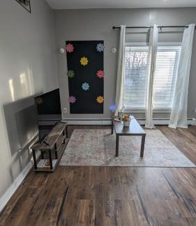 Holbrook Apartment | Private, Spacious & Comfy 1 bedroom Entire Suite With Separate Entry & Free Parking