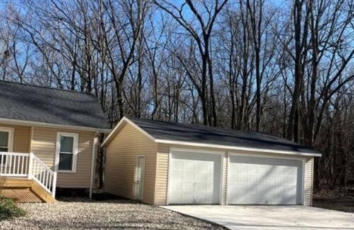 Mishawaka House | Private & Spacious Home 5 miles from Notre Dame