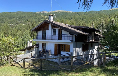 Sauze d'Oulx Ski Chalet | Private spacious Chalet set at the foot of the mountain trails in Sauze D'Oulx
