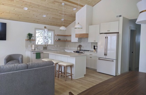 Rhododendron House | Private, Spacious Modern Mountain Getaway in Rhododendron, OR