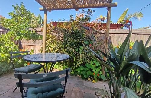 Bloubergstrand Apartment | Private & Spacious Olive cottage in Bloubergstrand