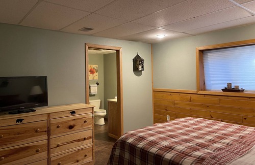 Tomahawk House | Private, spacious property located directly on the Wisconsin River