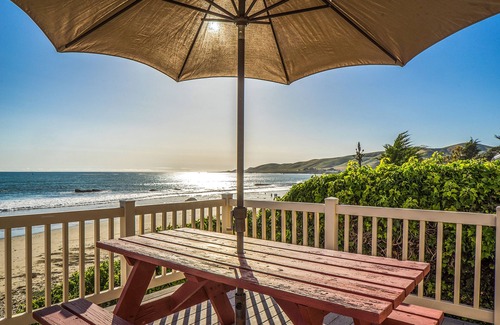 Cayucos House | Private stairs to beach on Pacific Ave walk to town