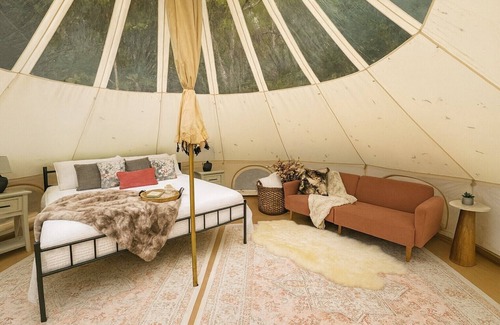 Boss Apartment | Private Stargazing Tent Dogwood Den – Peaceful Glamping with Fire Pit & Open Skies