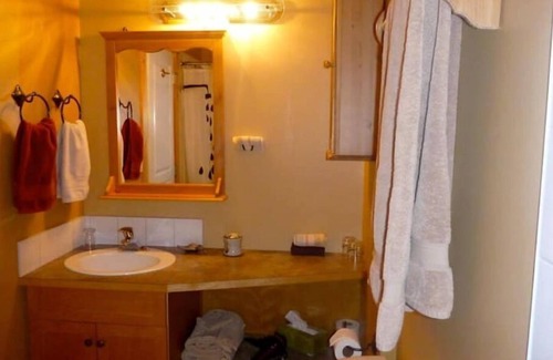 Cougar Creek House | Private studio appartment with great outdoor area