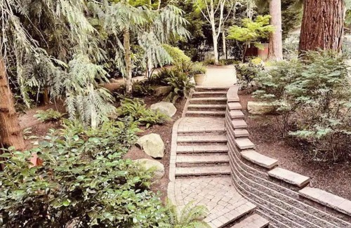 Mercer Island Apartment | Private studio, gated house, Seattle-Bellevue.