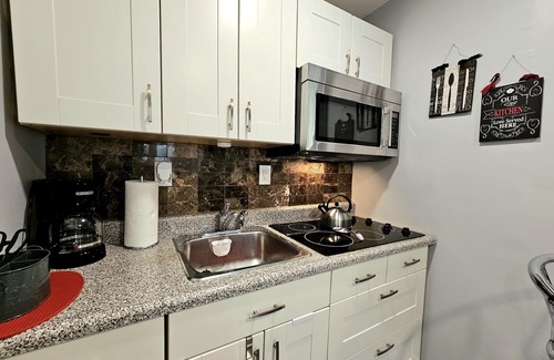 Davenport Apartment | Private studio newly renovated in Toronto