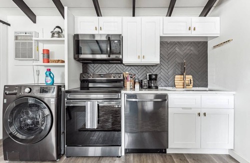 Thousand Oaks House | Private Studio Oasis with Nature at Your Doorstep