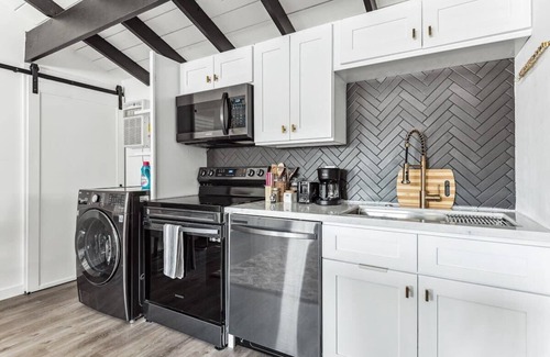 Thousand Oaks House | Private Studio Oasis with Nature at Your Doorstep