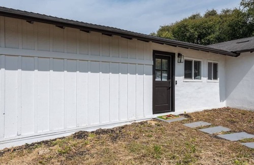 Thousand Oaks House | Private Studio Oasis with Nature at Your Doorstep