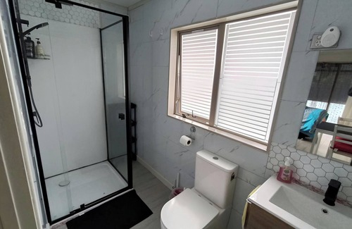 Auckland Apartment | Private Studio with self check-in, Ensuite, Kitchenette and WiFi