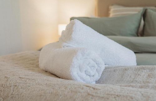 Mudgeeraba House | Private & Stylish Hinterland Cottage