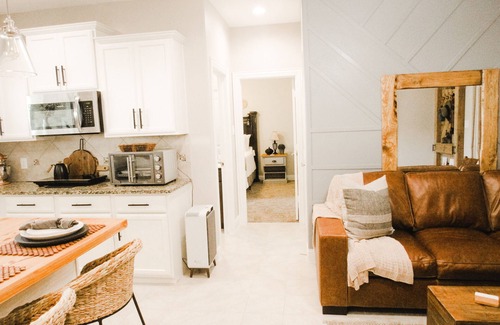 Melissa Apartment | Private Suburban Gem-1 Bdrm Suite w/Kitchette & W/D