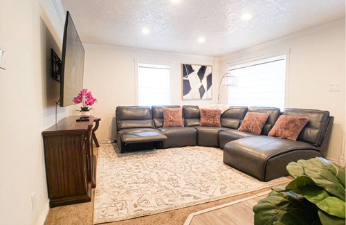 East Central House | Private Sugarhouse Gem, Walkable, Spa, Garage, Gazebo,Fully Fenced Yard, Firepit