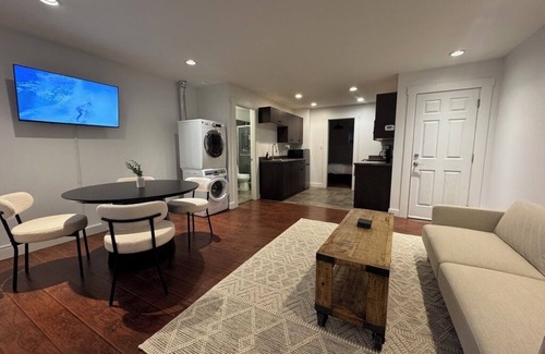 Britannia Beach House | Private Suite, Private Entrance and Driveway