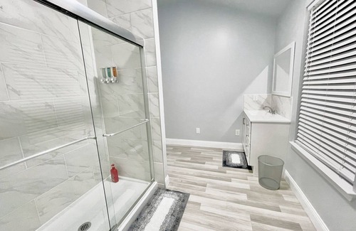 Barker Villa | Private suite close to highway 6