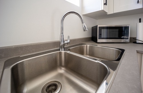 Burke Mountain House | Private Suite King Bed Free Parking 270 Mbps Internet Netflix Quiet