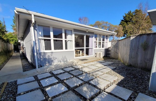 Upper Hutt House | Private Sunny Deluxe Flat 1 With Courtyard