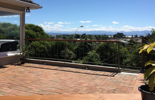 Tahunanui House | Private Tahunanui Holiday Home