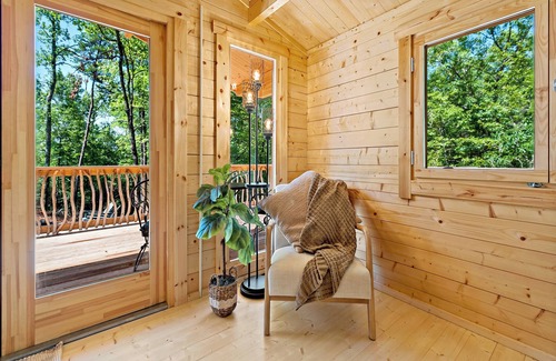 Marion Cabin | PRIVATE Tiny Cabin+90 acres of hiking+baby goats