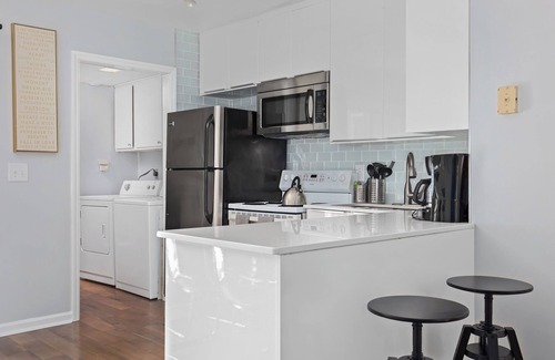 Carrboro House | Private UNC Townhome w/Parking, 2 Bedrooms, Sleeps 6, w/Beautiful Garden!