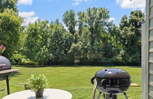 Carrboro House | Private UNC Townhome w/Parking, 2 Bedrooms, Sleeps 6, w/Beautiful Garden!