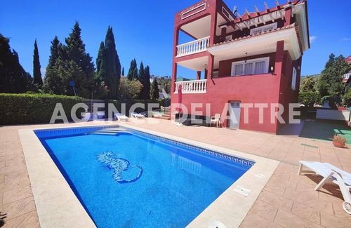 Peniscola Ski Chalet | Private villa, 4 bedrooms, 2 bathrooms, swimming pool, barbecue, Wifi