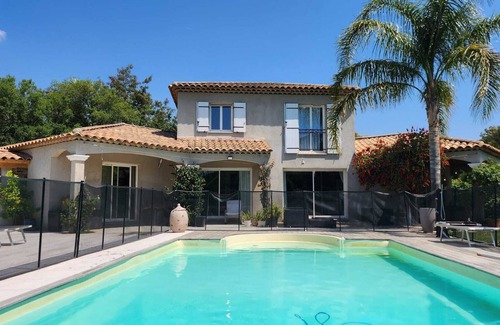 Bormes-Les-Mimosas Villa | Private villa on 2 floors, private enclosed garden 4000m2