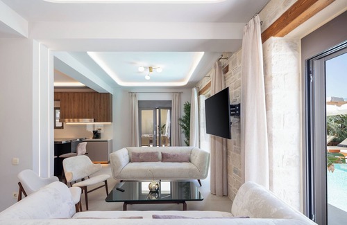 Platanes Villa | Private villa, 150 m to the beach, walking distance to all amenities!